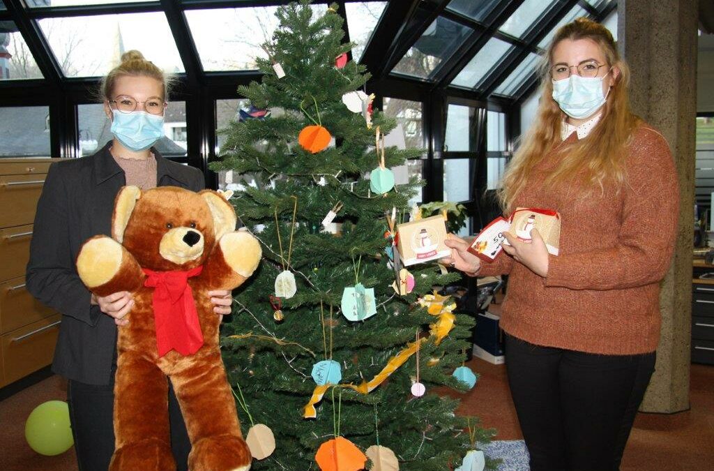 Volksbank Denklingen unterstützt die Aktion Weihnachtswunschbaum von Wir helfen vor Ort